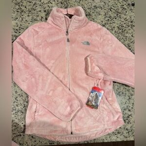 Northface Osito- Women’s Medium(M) relaxed fit. NWT(new with tags)
Smoke free
